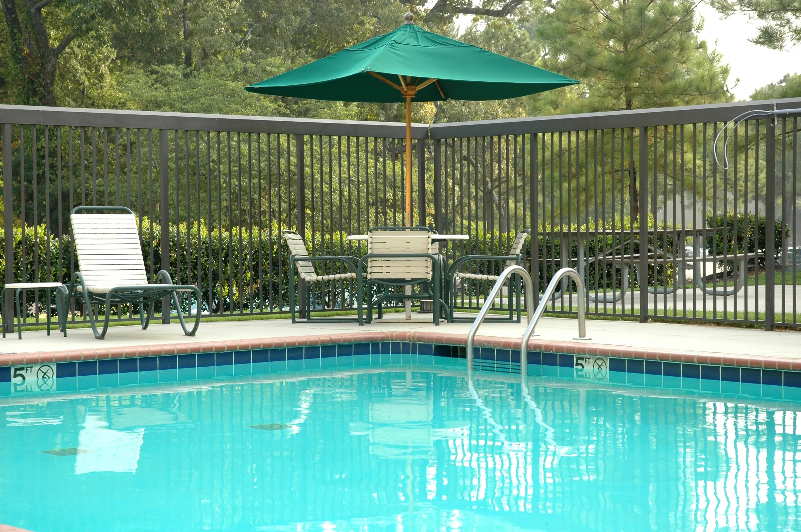fence around pool